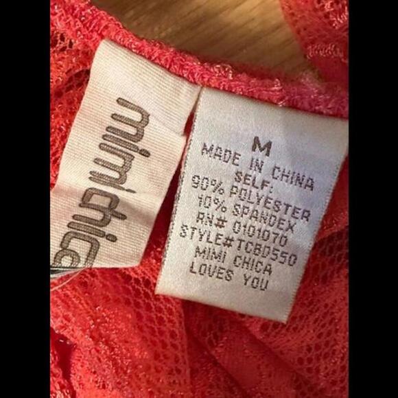 Salmon Dream Lace Top for a Chic and Feminine Look - Picture 2 of 2